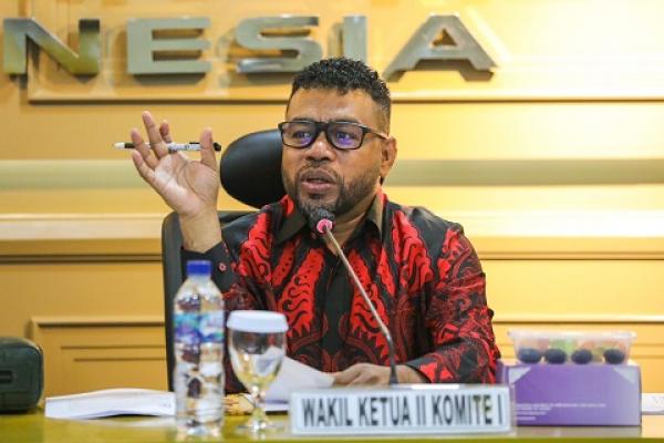 Senator Papua Barat Dr. Filep Wamafma. (Foto: Humas DPD RI) 