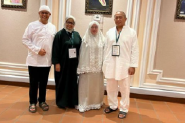Puan Maharani Bertemu Anies Baswedan  di Sela Ibadah Haji