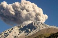 Status Darurat Gunung Berapi Ubinas Peru, Warga Dikirimi Masker dan Kacamata