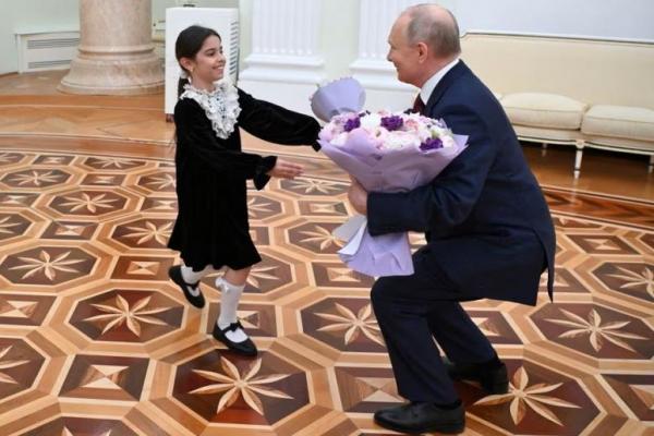 Presiden Putin Dampingi Gadis Cilik Melobi Menkeu untuk Dapatkan Anggaran