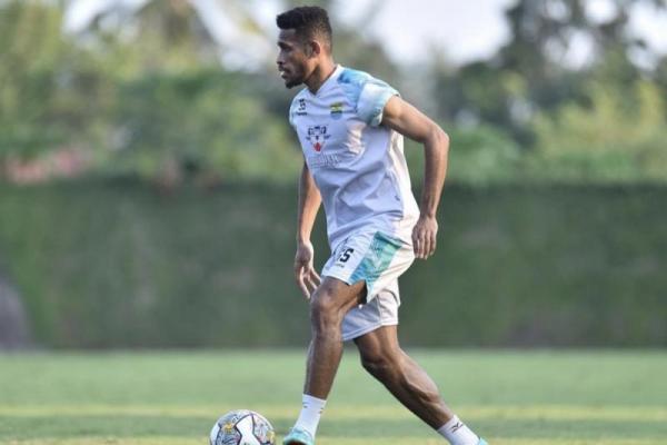 Hengkang dari Persib, Kambuaya Resmi Gabung Dewa United