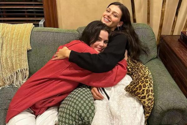 Selena Gomez Sebut Nicola Peltz Beckham Bestie