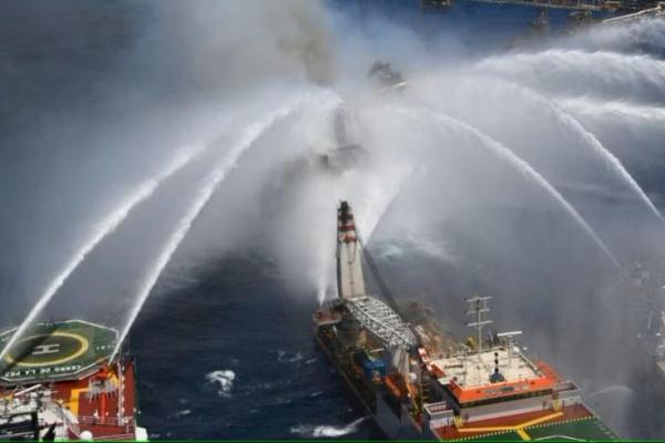 Kebakaran Anjungan Lepas Pantai, Meksiko Kehilangan 700.000 Barel Minyak