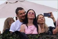 Momen Mesra Katy Perry dan Orlando Bloom Berciuman di Konser Bruce Springsteen