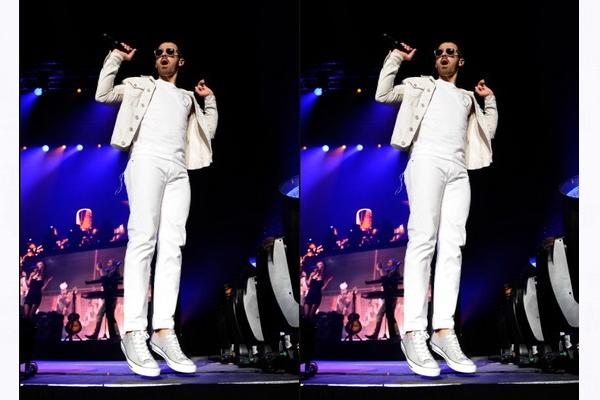 Pernah BAB di Atas Panggung, Joe Jonas Butuh Banyak Terapi untuk Melupakannya