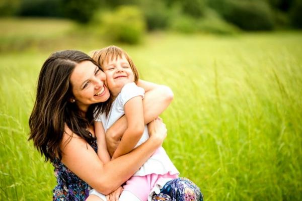 17 Juli Hari Peluk Anak Sedunia, Pengingat bagi Ayah Ibu Ungkap Kasih Sayang pada Buah Hati