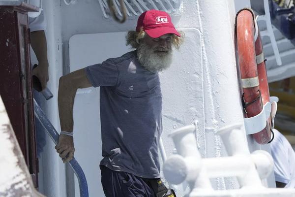 Terdampar di Lautan Selama 2 Bulan Bersama Anjingnya, Pelaut Ini Selamat ke Daratan