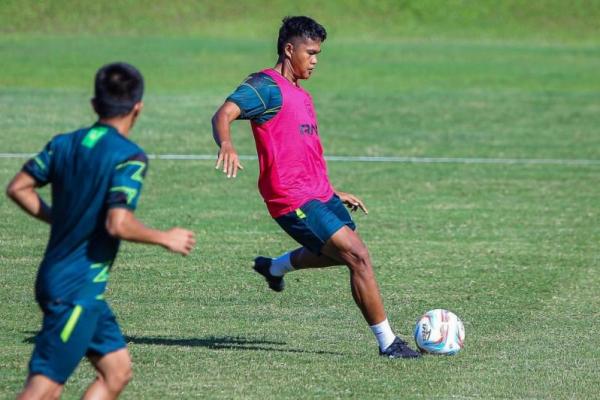 Jelang Lawan Persikabo, Persebaya Perkuat Lini Pertahanan