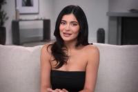 Dituduh Wajahnya Penuh dengan Operasi Plastik, Begini Jawaban Kylie Jenner