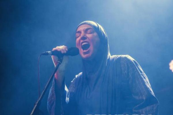 Sinead O`Connor Bangga Menjadi Seorang Muslimah