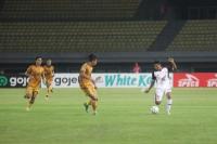 Bhayangkara FC Akhirnya Raih Satu Poin Lawan PSM Meski Harus Imbang