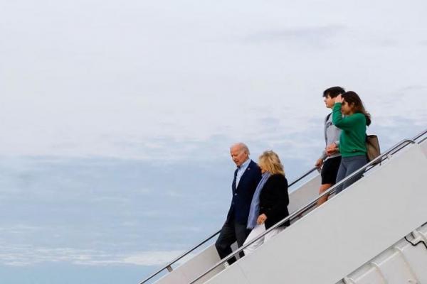 Biden Secara Terbuka Mengakui Cucu Ketujuhnya untuk Pertama Kali