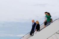 Biden Secara Terbuka Mengakui Cucu Ketujuhnya untuk Pertama Kali