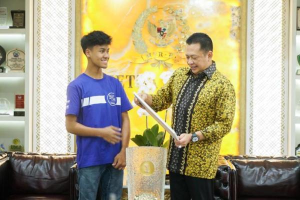 Bamsoet Beri Uang Pembinaan Rp100 Juta ke Aldi Satya Mahendra
