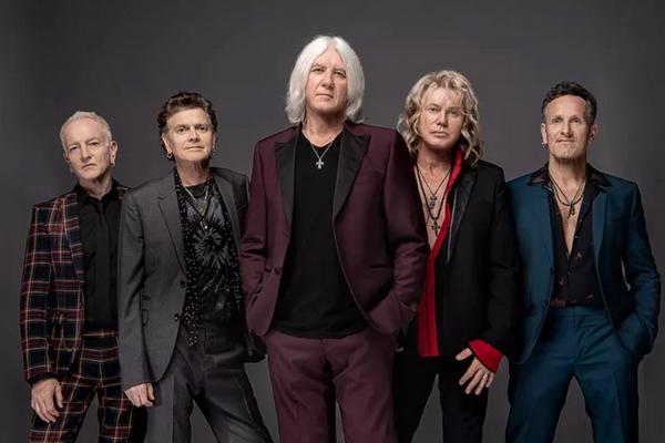 Pengakuan Personel Def Leppard, `Di Atas Panggung Rock Star, di Rumah Cuma Suami dan Ayah Biasa`