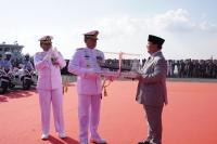 Menhan Prabowo Serahkan Dua KRI untuk TNI AL ke Panglima Yudo