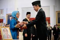 Tiga Budayawan Terima Tanda Kehormatan dari Jokowi