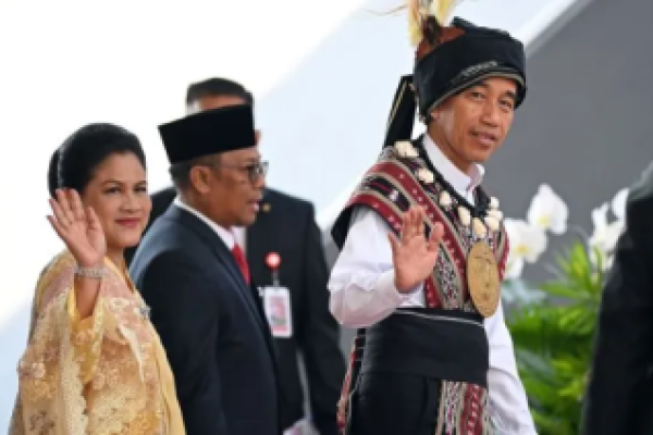 Kenakan Busana Adat Maluku, Jokowi Hadiri Sidang Tahunan MPR 2023