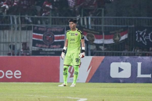 Kiper Anyar Persija Akui Banyak Belajar dari Laga Debutnya