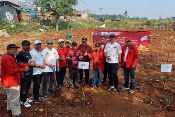 Alumni Unhas Hijaukan Pakansari