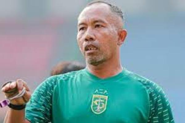 Uston Nawawi Sukses Bawa Persebaya Semakin Positif