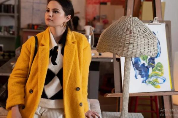 Only Murders in the Building, Alfred Hitchcock Menginspirasi Tampilan Mabel di Musim 2