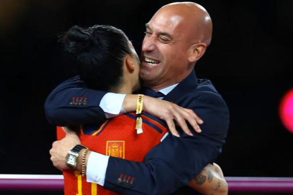 Ketua Federasi Sepakbola Spanyol Minta Maaf usai Cium Bibir Jenni Hermoso