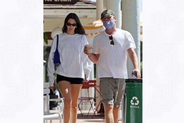 Bukan Gigi Hadid, Leonardo DiCaprio Habiskan Musim Panas dengan Model Vittoria Ceretti