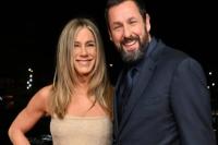 Setiap Hari Ibu Adam Sandler Mengirim Bunga untuk Jennifer Aniston