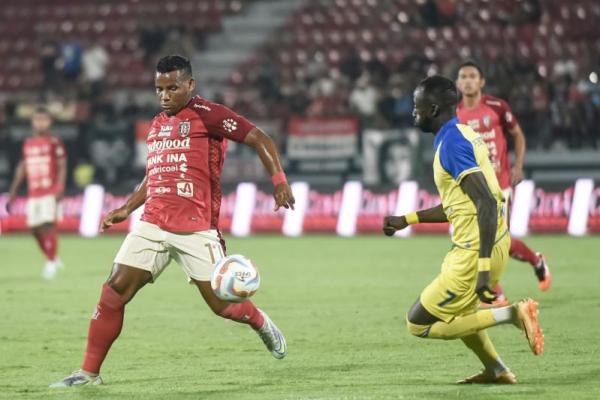 Eber Bessa Akan Terus Jadi Penyeimbang Tim