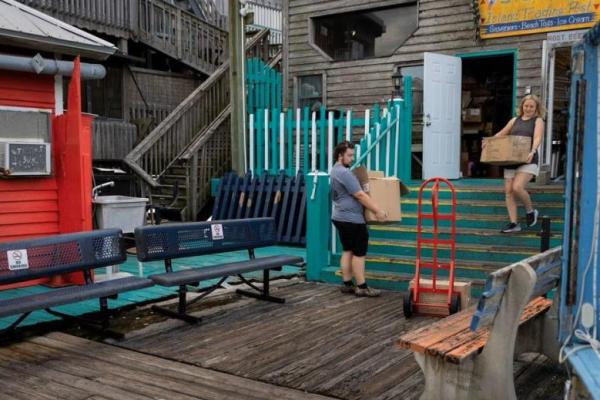 Badai Idalia Menguat, Florida Ikut Terancam Gelombang Berbahaya