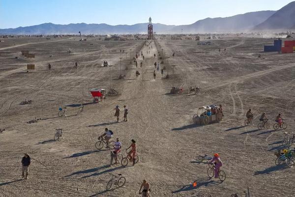 Ribuan Orang Terjebak di Festival Burning Man, Penonton Diminta Hemat Makanan dan Air