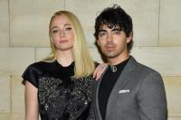 Sophie Turner dan Joe Jonas Setuju Kedua Anak Mereka Tinggal Sementara di New York