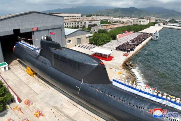 Korea Utara Luncurkan Kapal Serang Selam Nuklir Taktis Baru