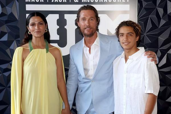 Terngiang Lagu dalam Mimpi, Matthew McConaughey Rilis Buku Anak-anak `Just Since`
