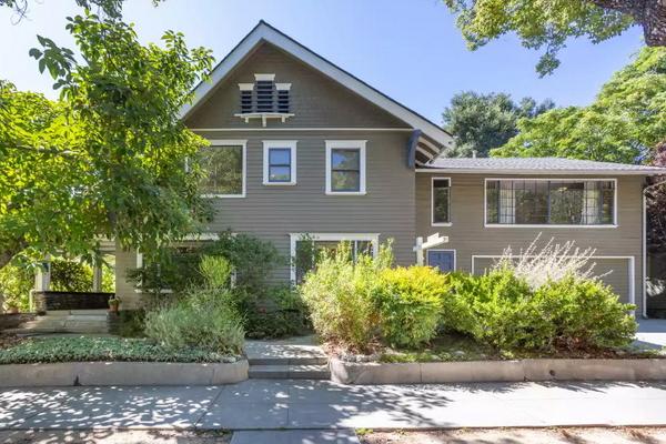 Rumah Jamie Lee Curtis dalam Film Horor Ikonik `Halloween` Dijual