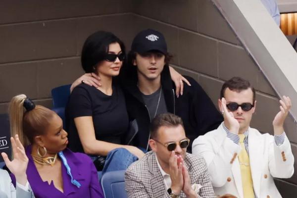 Makin Go Public, Kylie Jenner dan Timothee Chalamet Saling Berpelukan di AS Terbuka
