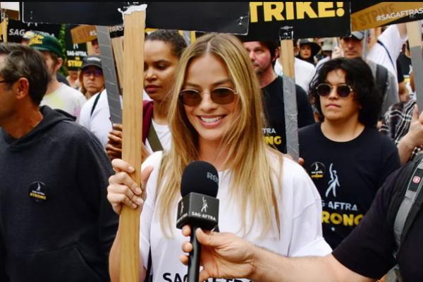 Bintang Barbie Margot Robbie Ikut Pemogokan Aktor dan Penulis SAG-AFTRA