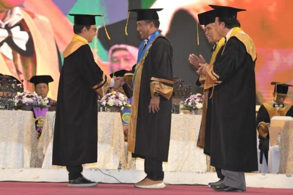 Gus Halim Dapat Gelar Profesor Kehormatan dari Unesa