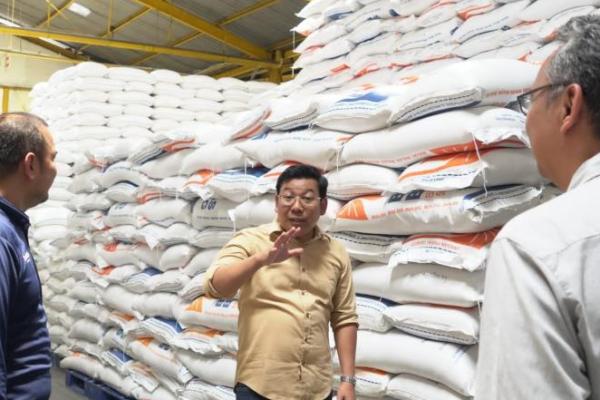 Turun ke Lapangan, Bos NFA Pastikan 2.000 Ton Beras SPHP Masuk Gudang FS