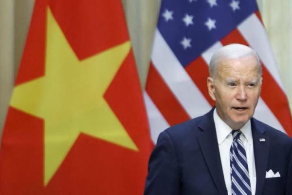 Presiden AS Joe Biden berbicara saat makan siang dengan Presiden Vietnam Vo Van Thuong di Hanoi, Vietnam, 11 September 2023. Foto: Reuters 