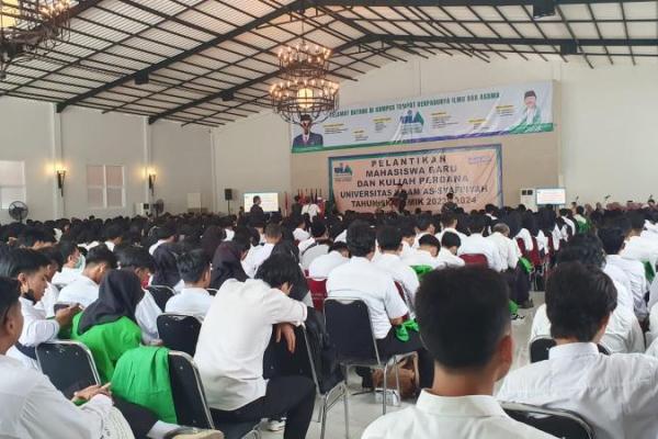 Kuliah Umum Perdana, Universitas As Syafiiyah Lantik Mahasiswa Baru