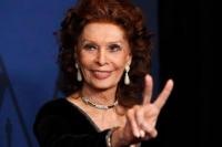 Jatuh dan Patah Pinggul, Aktris Italia Pemenang Oscar Sophia Loren Dirawat di RS