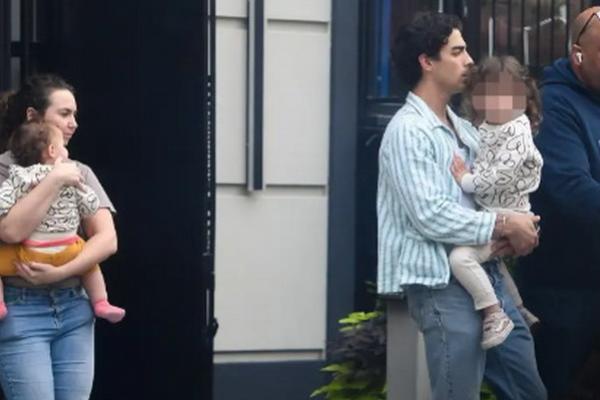 Kontroversi Perceraian dengan Sophie Turner, Joe Jonas Antar Anak ke Pesta Ulang Tahun