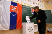 Hari Ini Slovakia Memilih Antara Sayap Kiri pro-Rusia dan Kaum Liberal pro-Barat