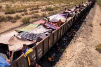 Sebanyak 60 Gerbong Kereta Kargo Berisi Migran, Terdampar di Gurun Meksiko