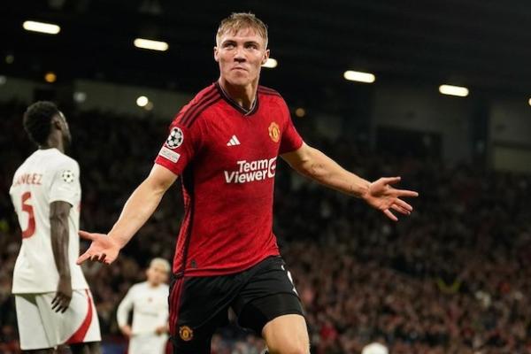 Holjund Buka Suara Soal Rekan MU Tak Pernah Umpan Bola