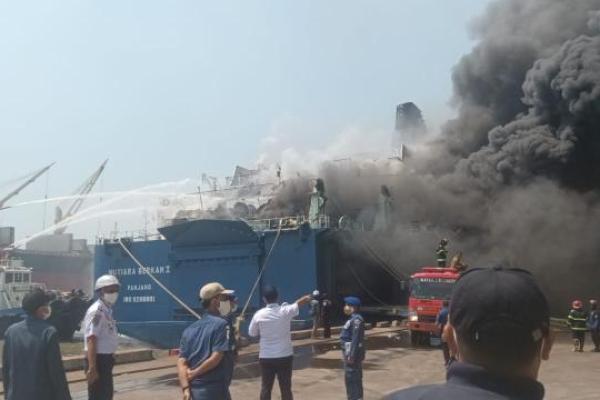 KM Mutiara Berkah 1 Terbakar di Dermaga Indah Kiat, Penumpang dan ABK Selamat