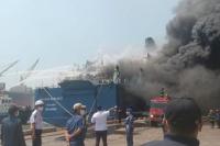 KM Mutiara Berkah 1 Terbakar di Dermaga Indah Kiat, Penumpang dan ABK Selamat