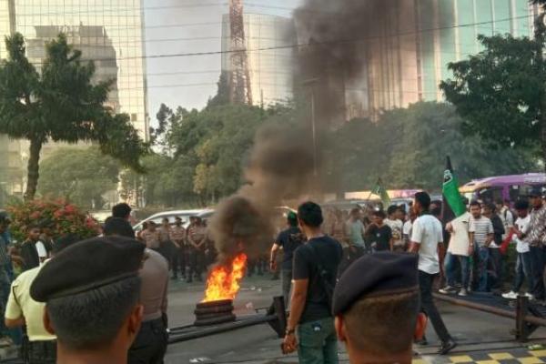 Sejumlah Kader HMI Demo Anarkis di Kementerian Investasi, Pukul Petugas dan Merusak Fasilitas Negara